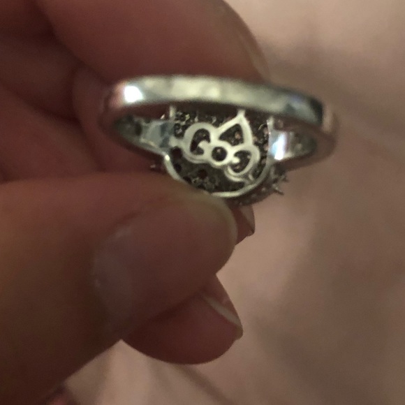 đź’ťWhite Gold Hello Kitty Ringđź’ť - Picture 3 of 4